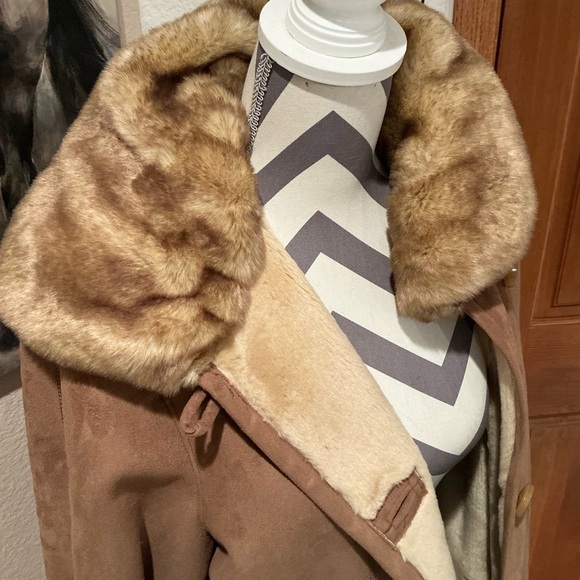 Brown suede faux fur trenchcoat - Picture 6 of 11